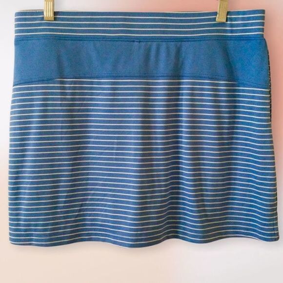 Izod Blue And White Striped Golf‎ Skort With Pockets Size L NWOT - Picture 2 of 8